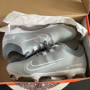 New hyper diamond 4 pro Nike cleats designed for softball soccer women 9.5